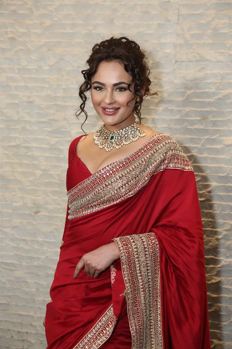 TELUGU ACTRESS SEERAT KAPOOR IN RED SAREE 17